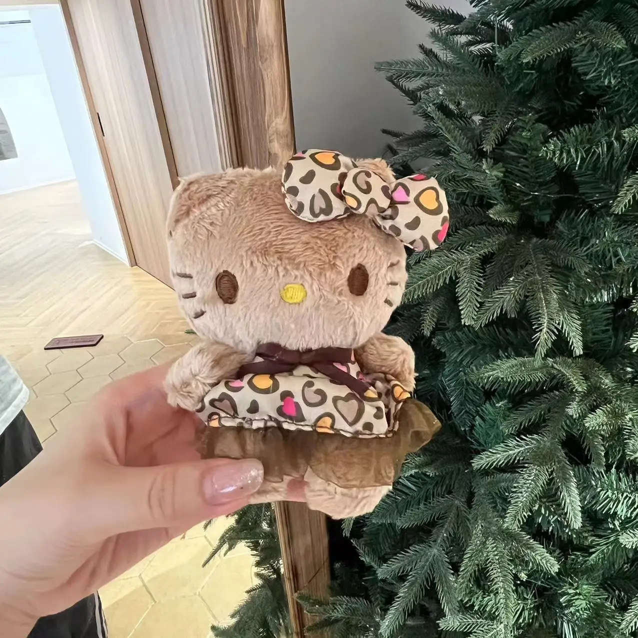 Коричневая юбка с леопардовым принтом Hello Kitty Limited Sanrio, плюшевая кукла, сумка для девочек, украшения, плюшевый брелок в стиле аниме, кавайная игрушка YJ28i (art.: 3920c9f3692e0) - 3920c9f3692e0