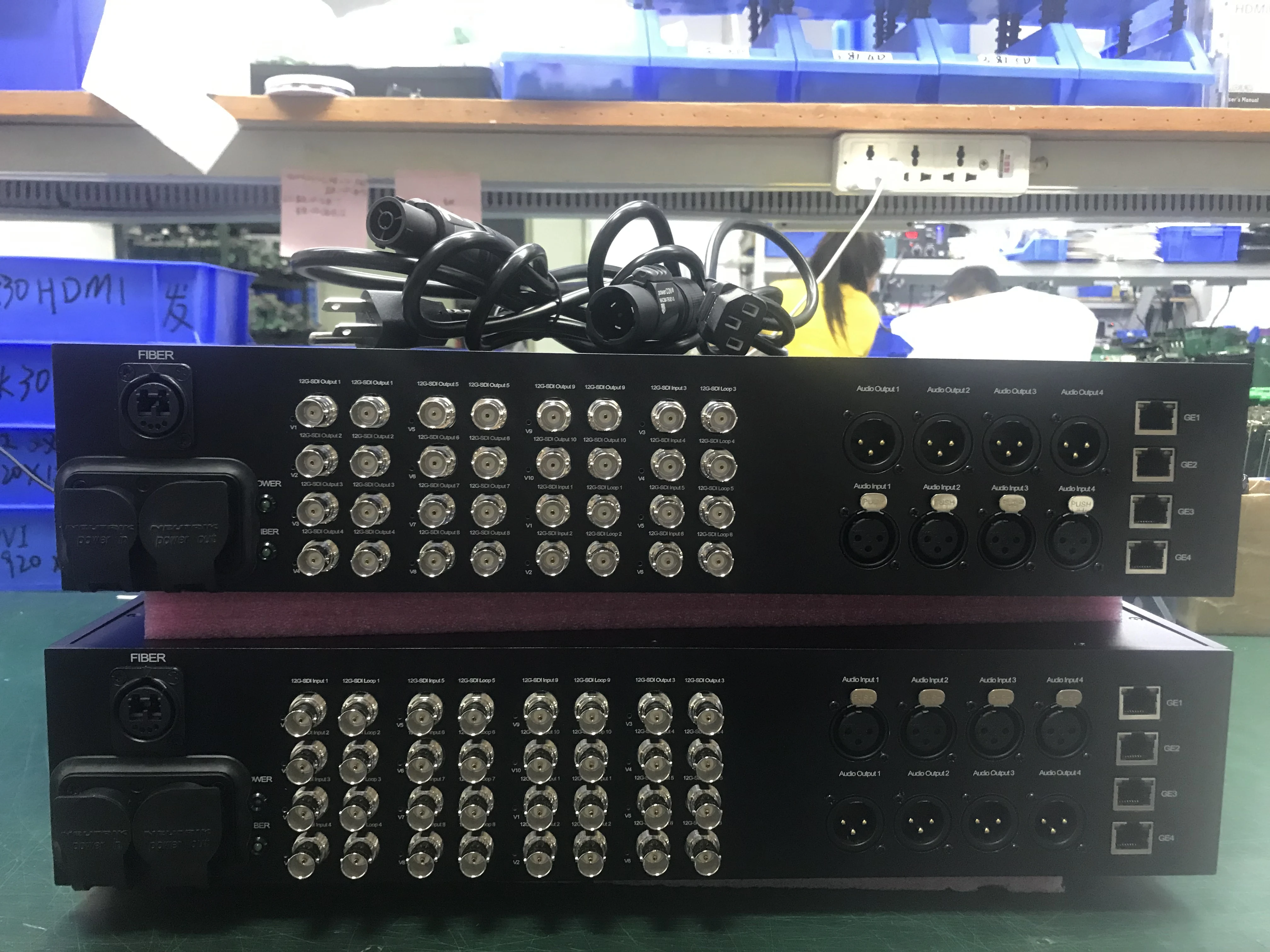 Фото Качество вещания 12G/4K-SDI Видео и XLR Преобразователь аудио в оптоволоконный удлинитель над разъемом Opticalcon Кабельный разъем №4