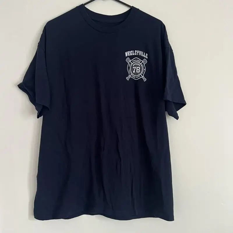 МУЖСКАЯ ФУТБОЛКА CHICAGO FIRE DEPARTMENT ENGINE 78 WRIGLEYVILLE GRAPHIC XL