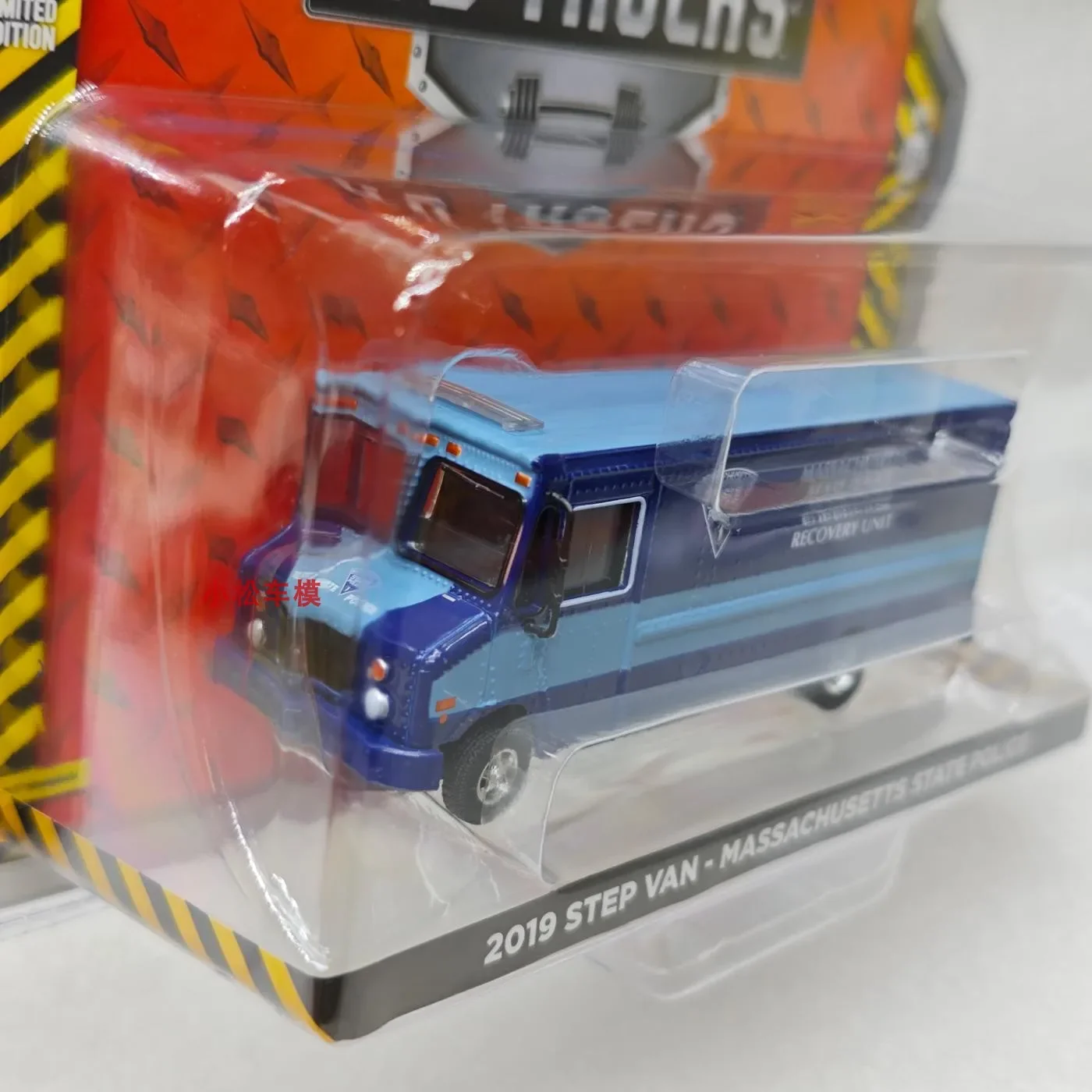 Фото GreenLight 1:64 2019, Step Van Massachusetts, полиция, подводное восстановление 33260-C, имитация микромобиля из сплава, подарочная игрушка №2