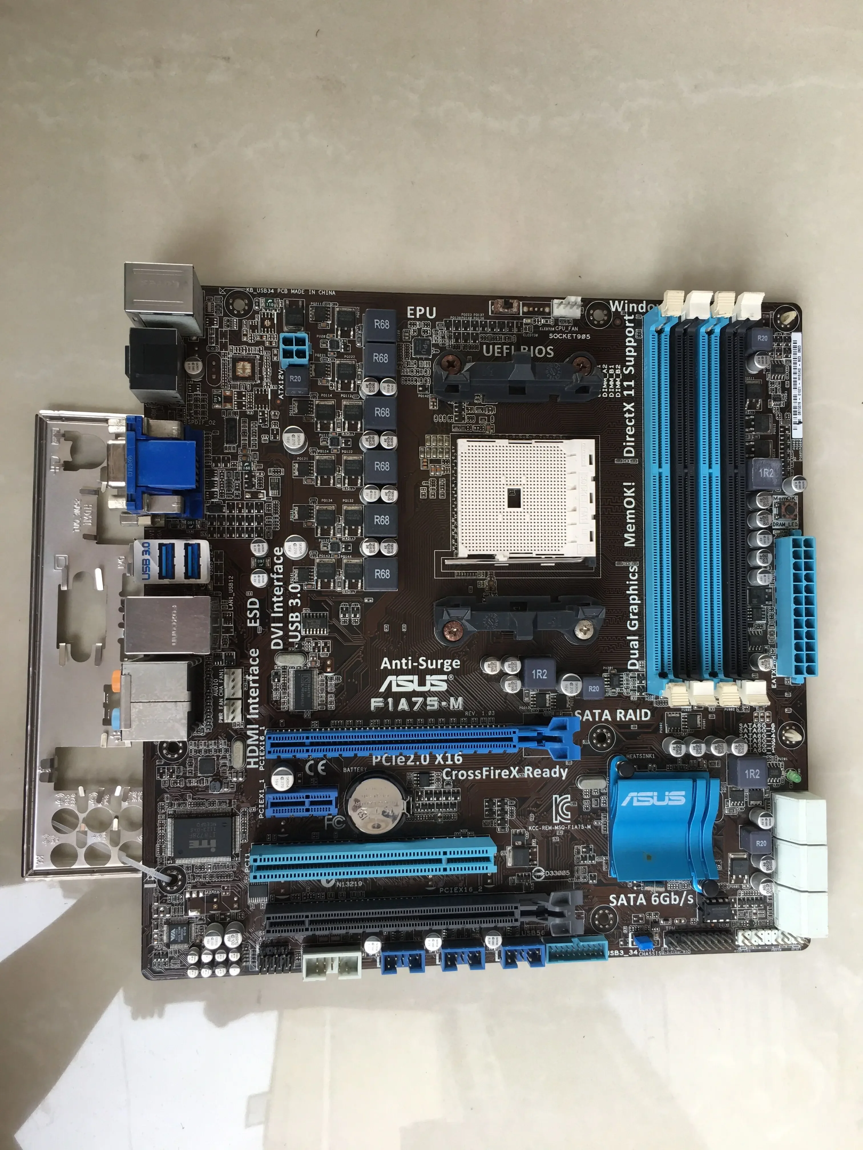 Для интегрированной основной платы ASUS F1A75-M FM1, другой A55 поддерживает APU
