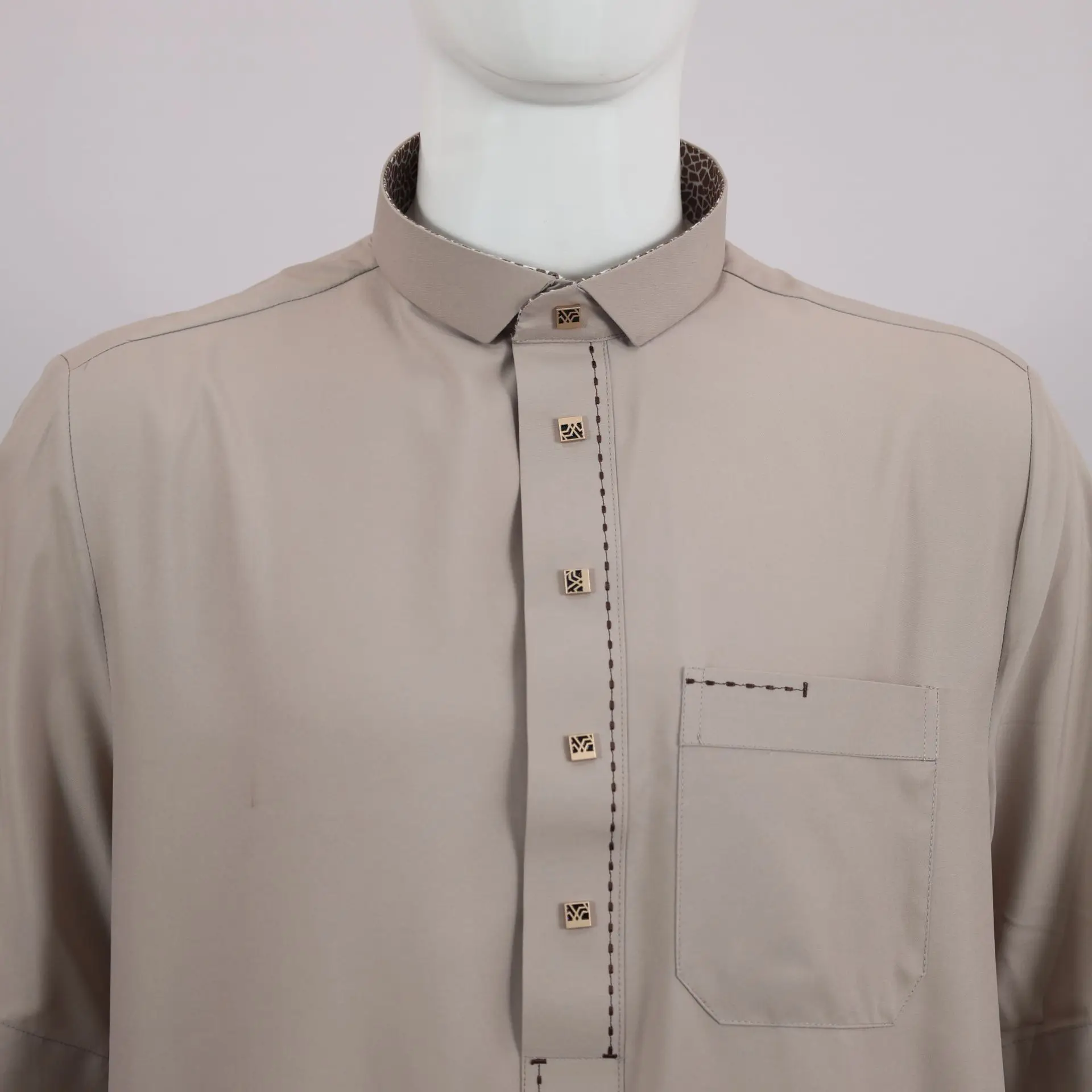 Фото Новый мусульманский мужской халат с коротким рукавом Jubba Thobe, Саудовская Аравия, Thoub, воротник на пуговицах, турецкий кафтан, платье Абая, платье Daffah Dishdasha №3
