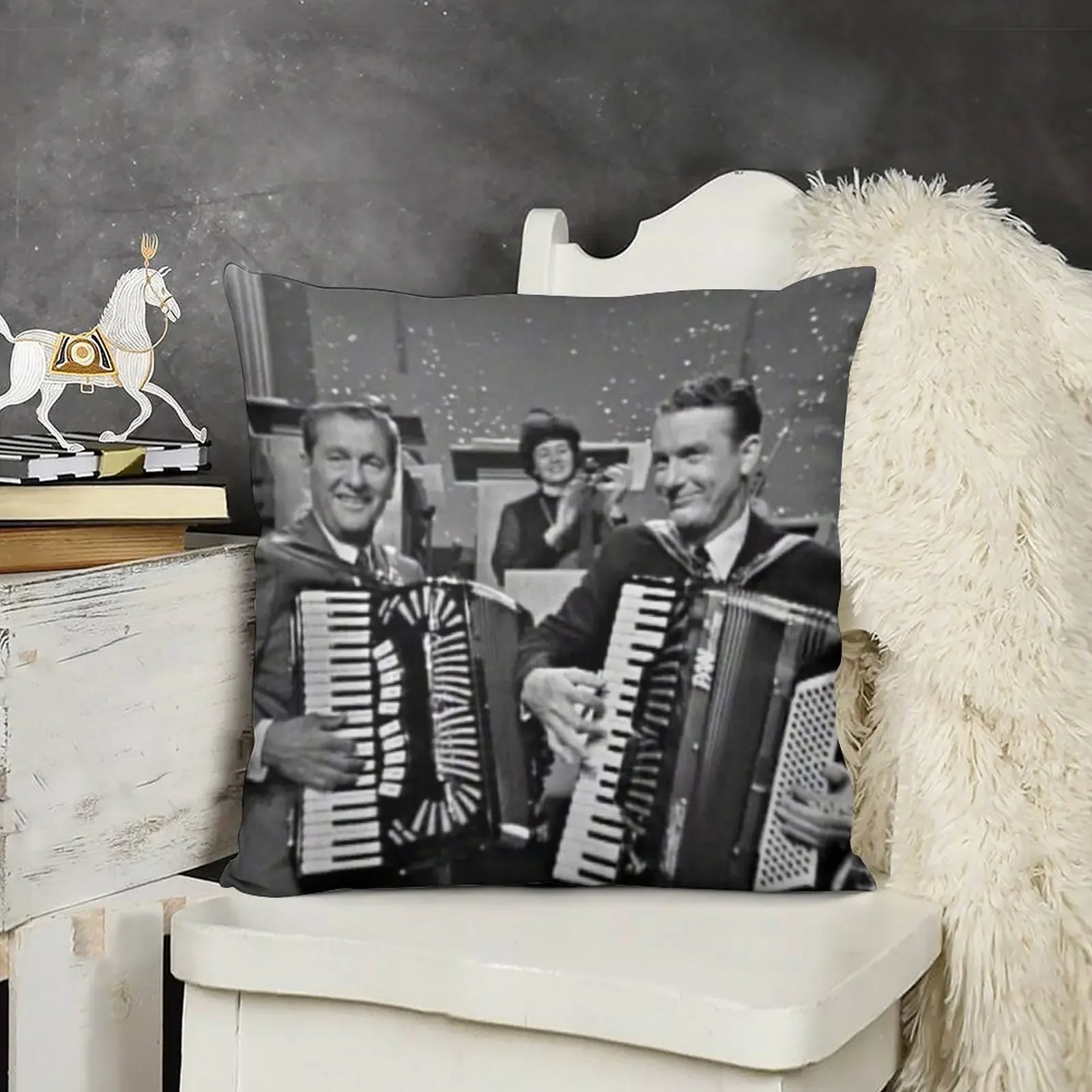 Фото Декоративная подушка Lawrence Welk & Myron Floren, декоративные подушки, рождественские украшения, 202520, подушка для девочек в стиле аниме №3