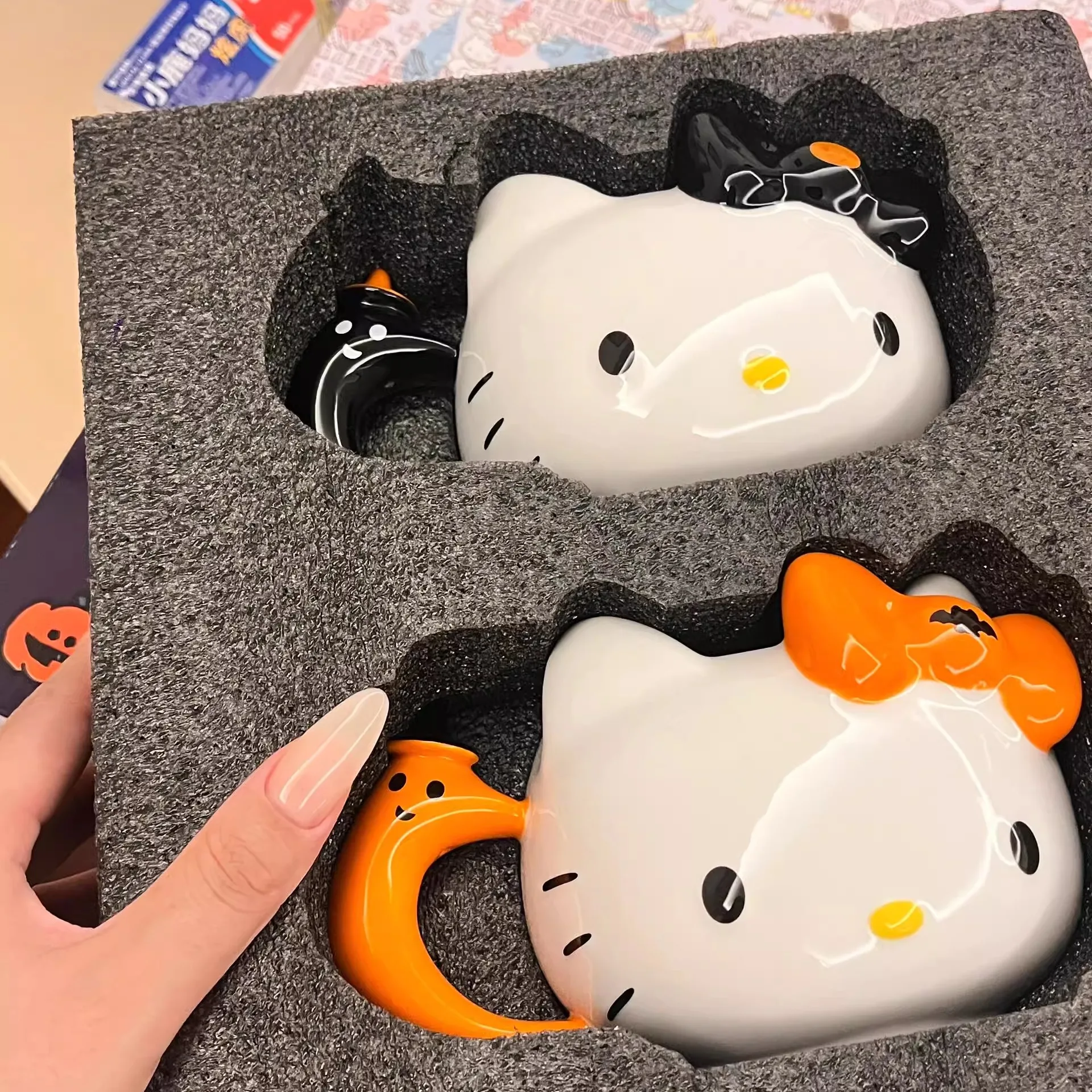 Фото Новинка 2024, хит продаж, периферийные устройства персонажа Hellokitty, Хэллоуин, лимитированная кавайная керамическая кружка, подарок с праздничной атмосферой, украшения для вечеринки, подарок №4