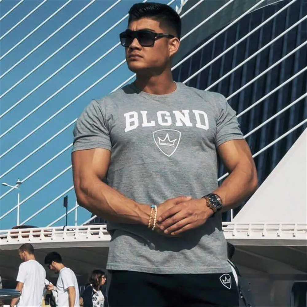 Фото Kaus Cetak Kasual Kaus Lengan Pendek Fitness Binaraga Pria Atasan Kaus Slim Katun Olahraga Gym Pakaian Fashion Musim Panas №5