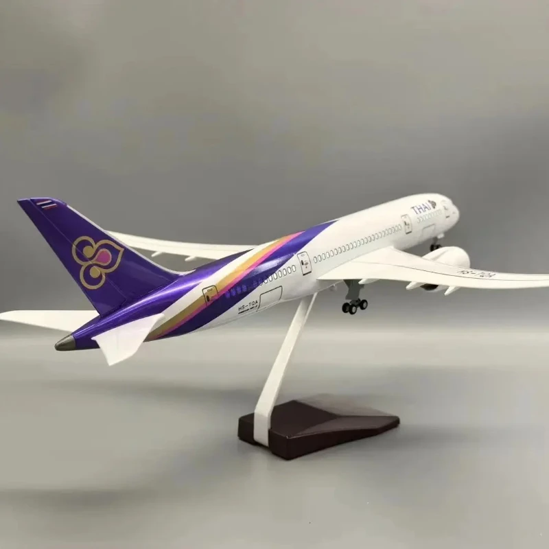 Фото Новинка 2023 года, 47 см, модель Thai Airways B787, литые под давлением самолеты из смолы со светодиодной подсветкой, модель самолета, украшения, коллекция, дисплей №3