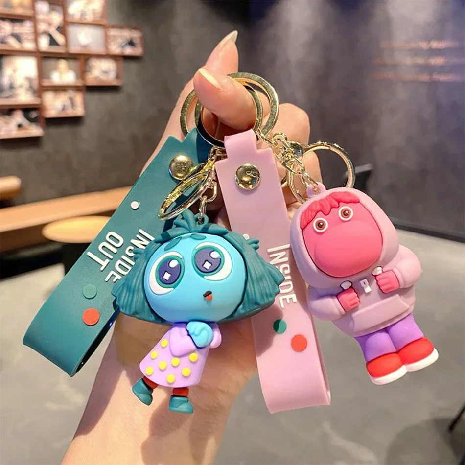 Фото Новый брелок Inside Out 2, кавайный фильм Диснея, аниме, тревога, Ennui Envy, милая креативная сумка для девочек, подвеска, автомобильный брелок, игрушки, подарки №5
