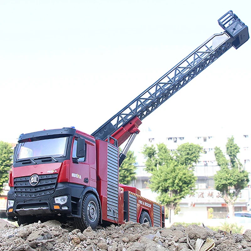 Автомобиль-трактор HUINA 1/14 561 2,4G RTR с пультом дистанционного управления