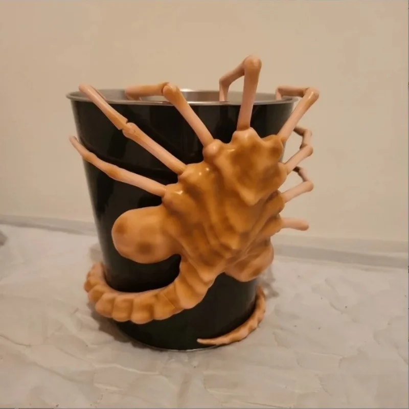 Alien:Romulus Facehugger Ведро для попкорна Аниме Фигурка Xenomorph Facehugger Украшения на Хэллоуин Держатель для мобильного телефона Подарок ребенку