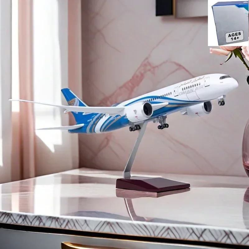 Фото Масштаб 1/130, 47 см, самолет 787 B787, Oman Airline W, свет и колесо, литая под давлением пластиковая смола, модель самолета, игрушка №2